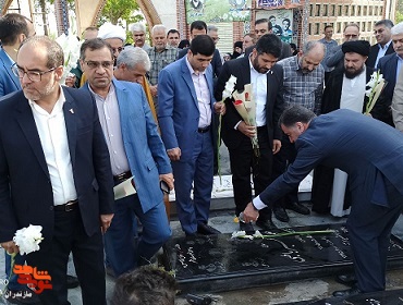 گزارش تصویری/ غبارروبی و عطرافشانی گلزار شهدای۳۲۵ آلاله بهشهر