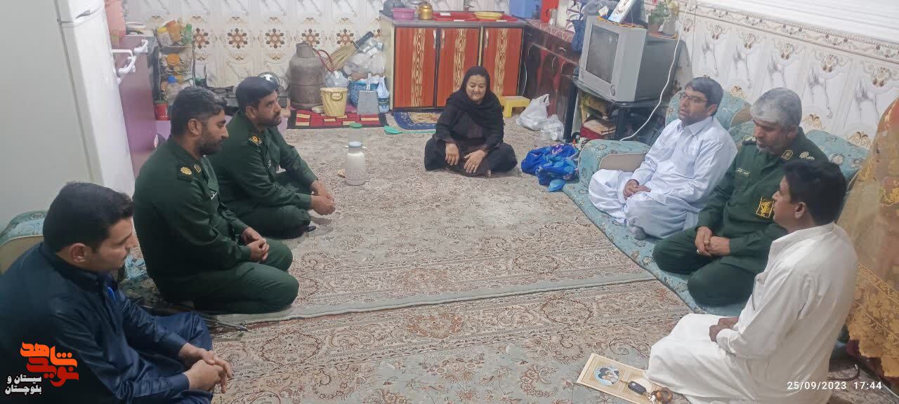 تجلیل از مادر شهید روحانی رضا فولادی