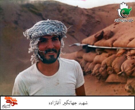 باعشق خدمت به اسلام و مردم زندگی می کرد.