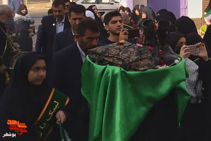 گزارش تصویری|استقبال با شکوه دانش آموزان از شهید گمنام دفاع مقدس