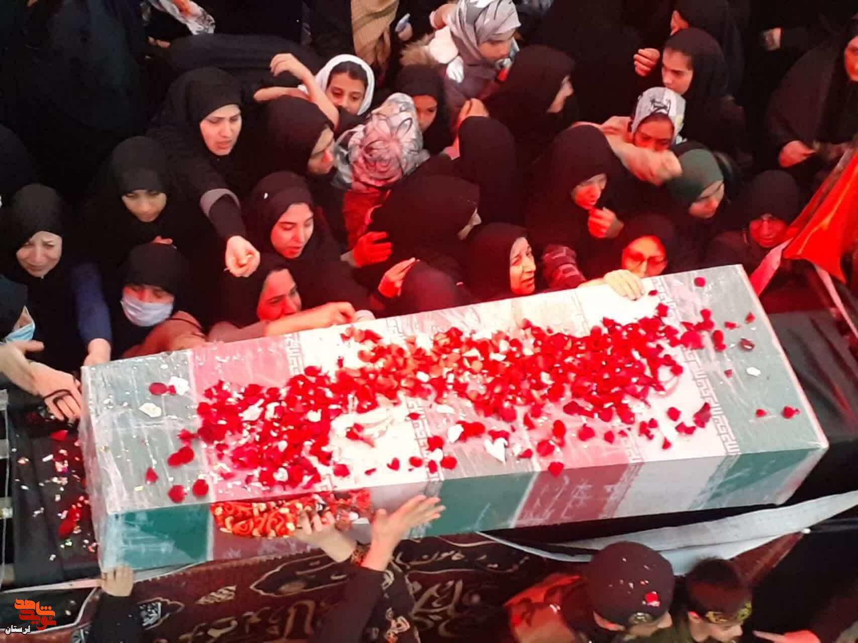 مراسم شبی با شهدا در خرم آباد برگزار شد
