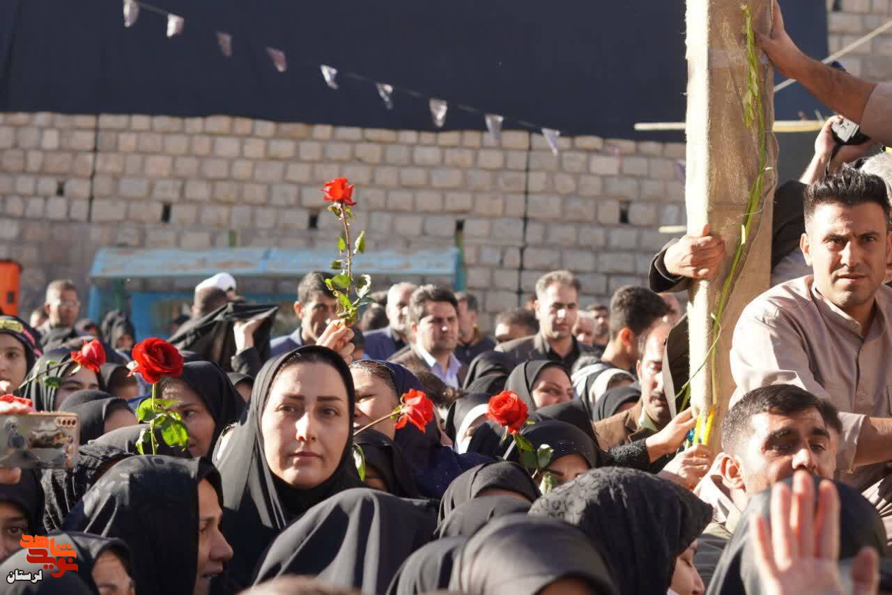 گزارش تصویری/سنگ تمام گذاشتن مردم وفادار سپید دشت در تشییع لاله های فاطمی