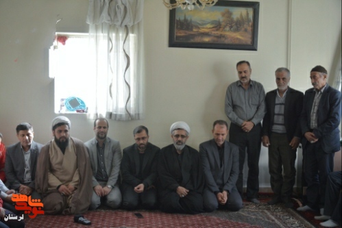 دیدار مدیرکل بنیادشهید لرستان با خانواده شهید «سیدعلی صالحی روزبهانی»