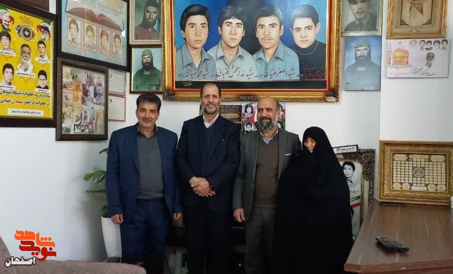 دیدار نوروزی مدیرکل بنیاد شهید اصفهان با خانواده ۴ شهید