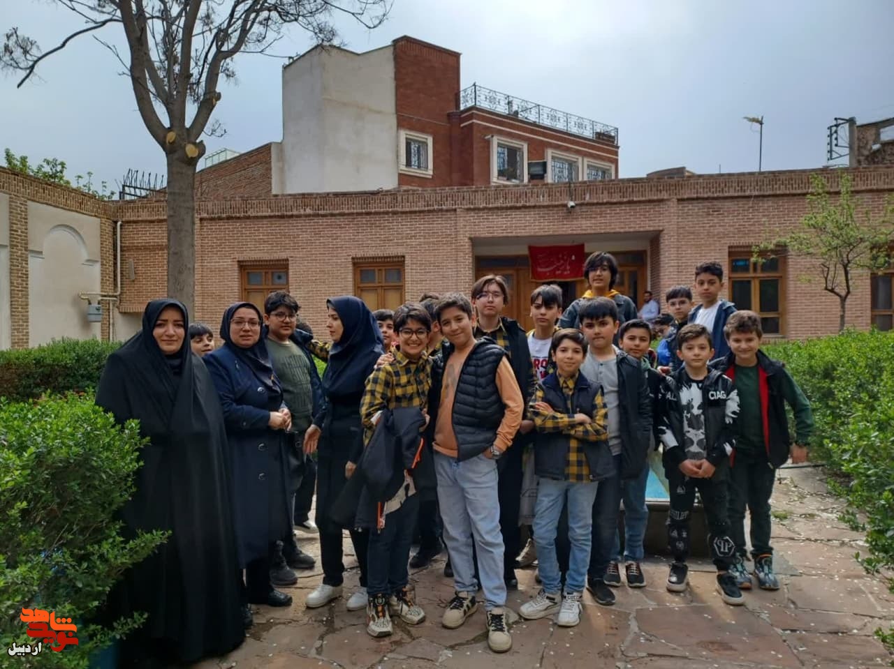 بازدید دانش‌آموزان پایه پنجم پسرانه سما از موزه شهدای اردبیل