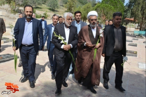 ادای احترام استاندار جدید لرستان به مقام شهدا