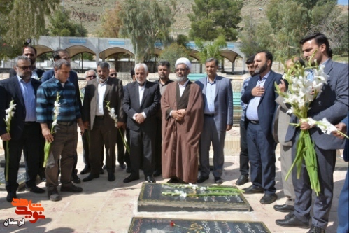 ادای احترام استاندار جدید لرستان به مقام شهدا