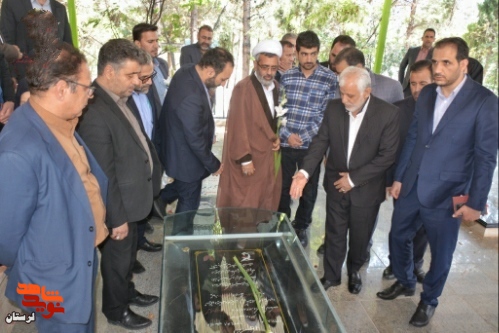 ادای احترام استاندار جدید لرستان به مقام شهدا