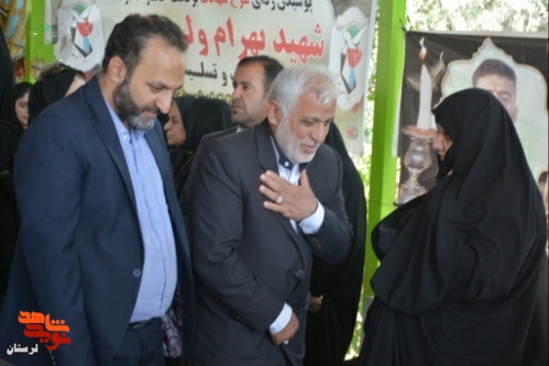 ادای احترام استاندار جدید لرستان به مقام شهدا