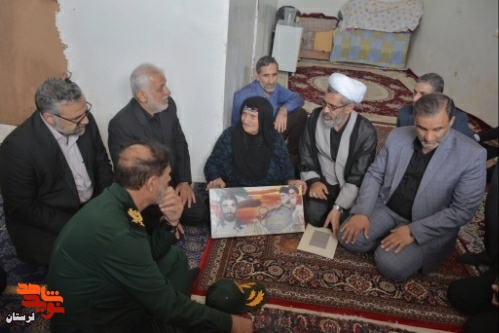 غبارروبی مزار مطهر شهدای روستای پیرجد
