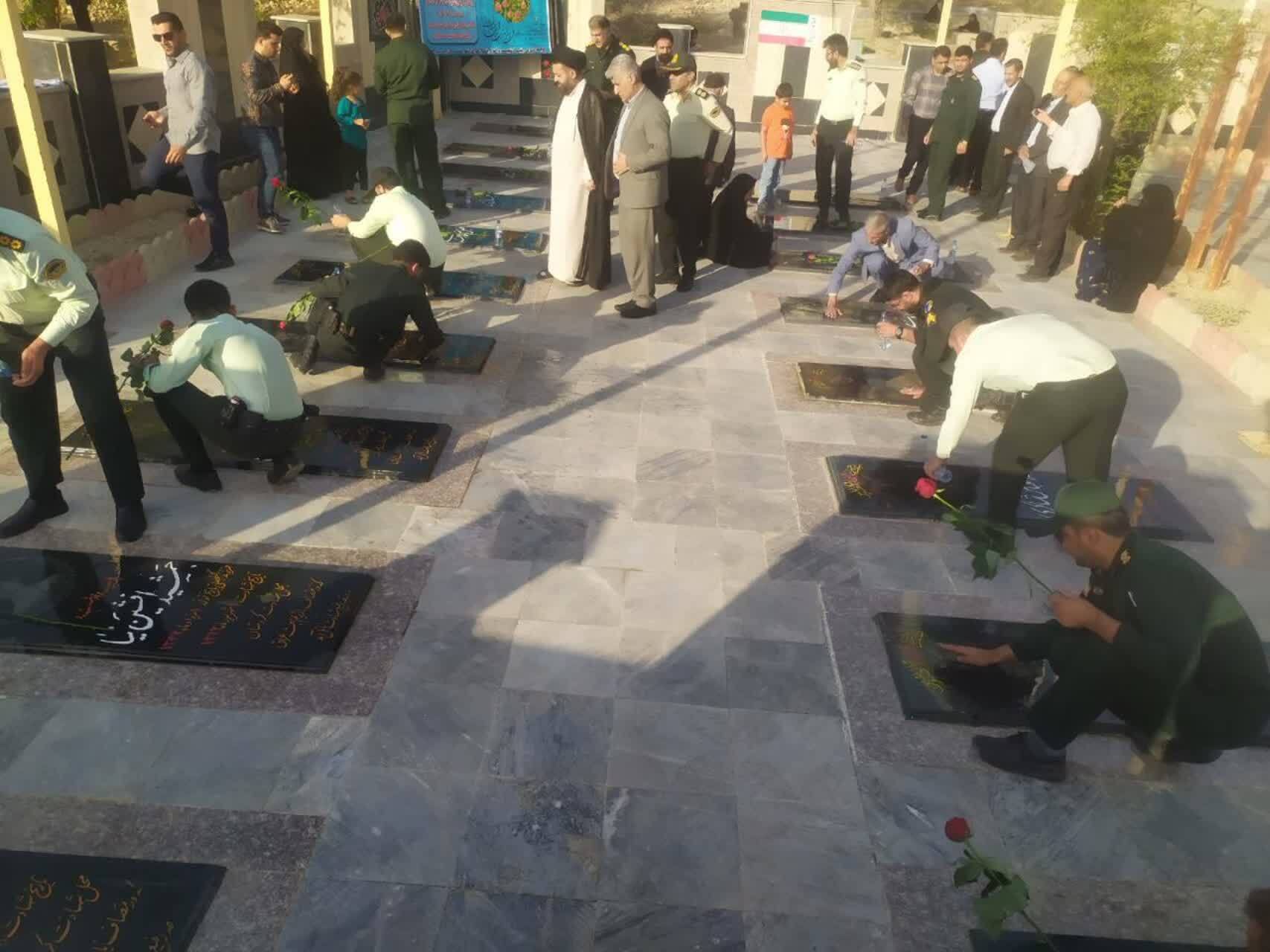 تصاویر/آئیین میهمانی لاله ها در گلزار های شهدای کهگیلویه و بویراحمد