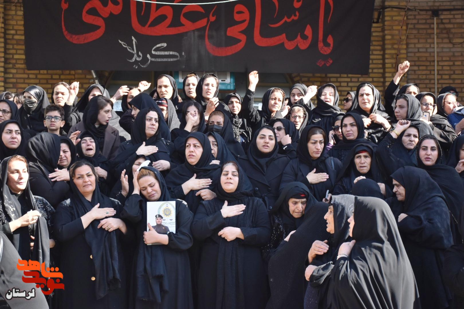 تشییع پیکر سه شهید مدافع وطن بر روی دستان مردم تا منزلگاه ابدی تشییع پیکر سه شهید مدافع وطن بر روی دستان مردم تا منزلگاه ابدی