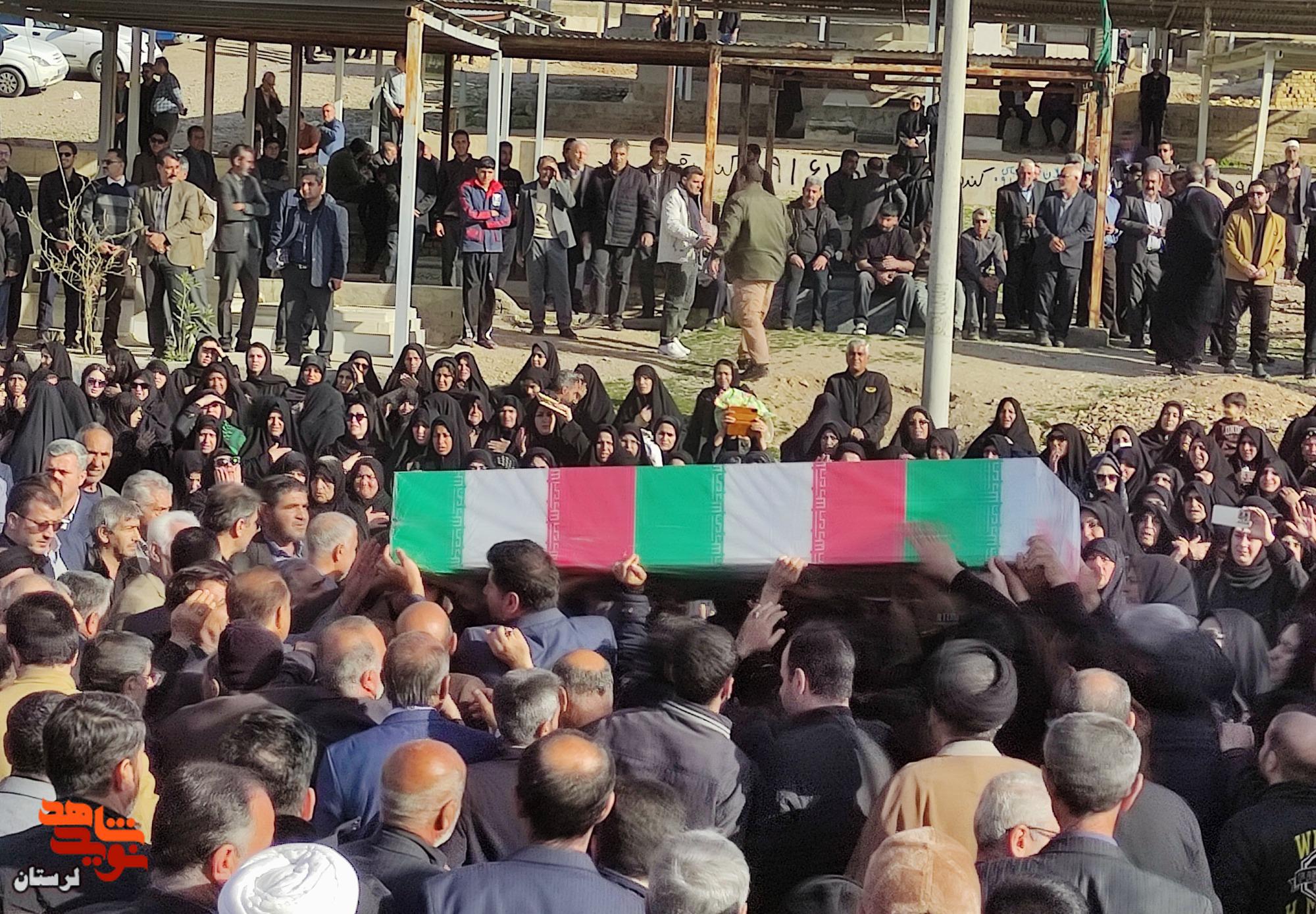تشییع پیکر شهید مدافع وطن«حاج محمد بختیاری» در خرم آباد تشییع پیکر شهید مدافع وطن«حاج محمد بختیاری» در خرم آباد
