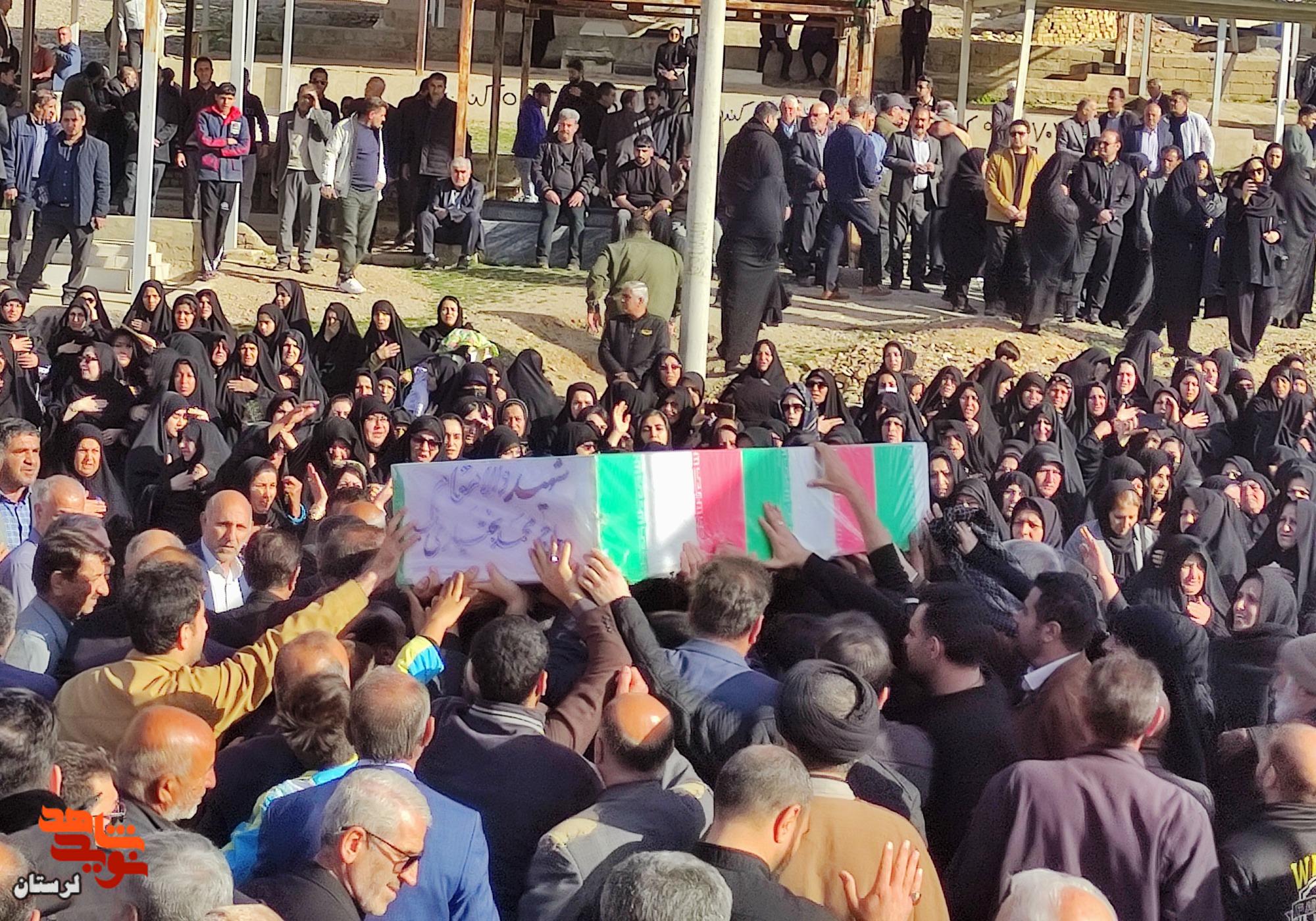 تشییع پیکر شهید مدافع وطن«حاج محمد بختیاری» در خرم آباد تشییع پیکر شهید مدافع وطن«حاج محمد بختیاری» در خرم آباد