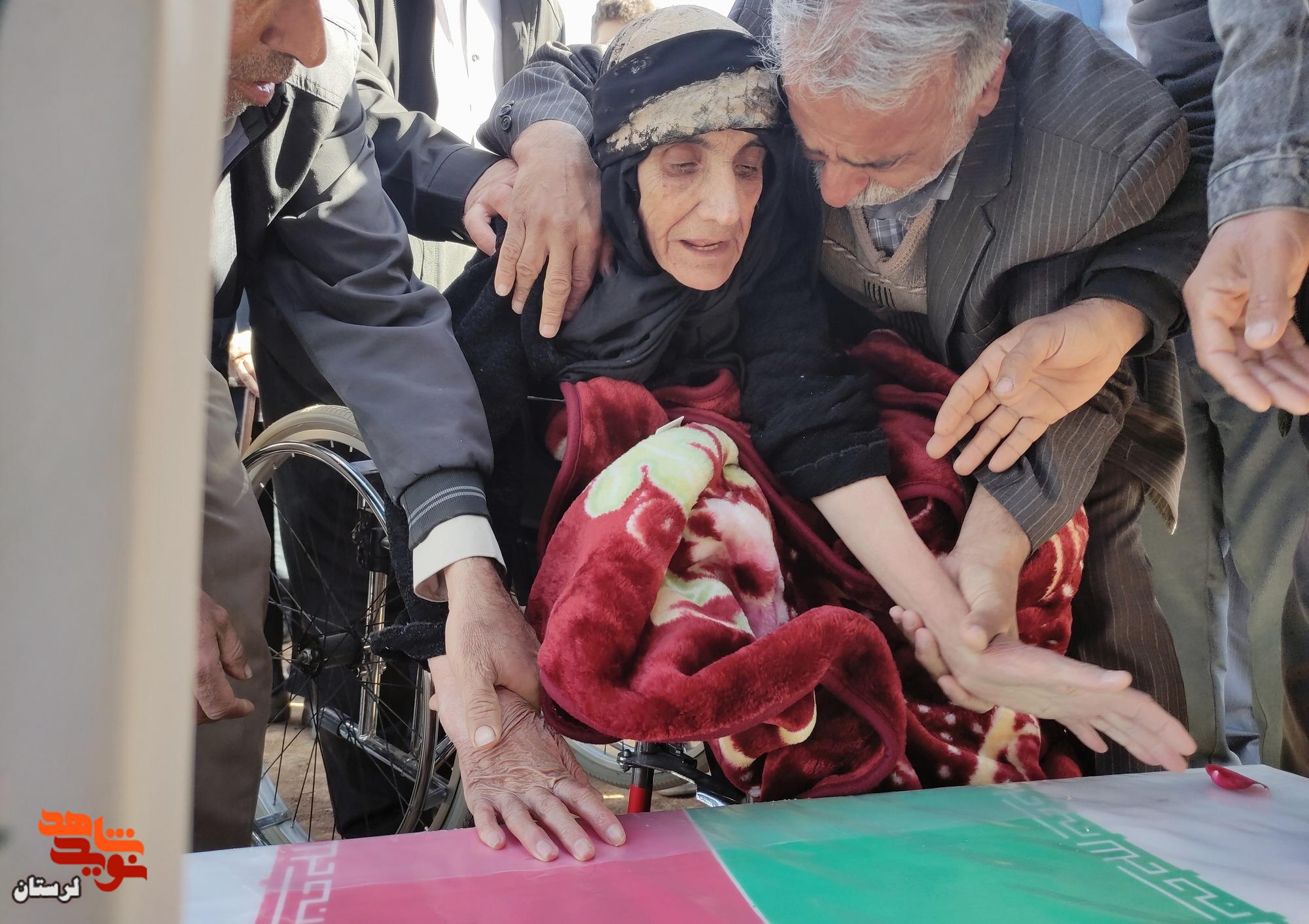 تشییع باشکوه پیکر شهید «سجاد نجفوند دریکوندی» در زادگاهش تشییع باشکوه پیکر شهید «سجاد نجفوند دریکوندی» در زادگاهش