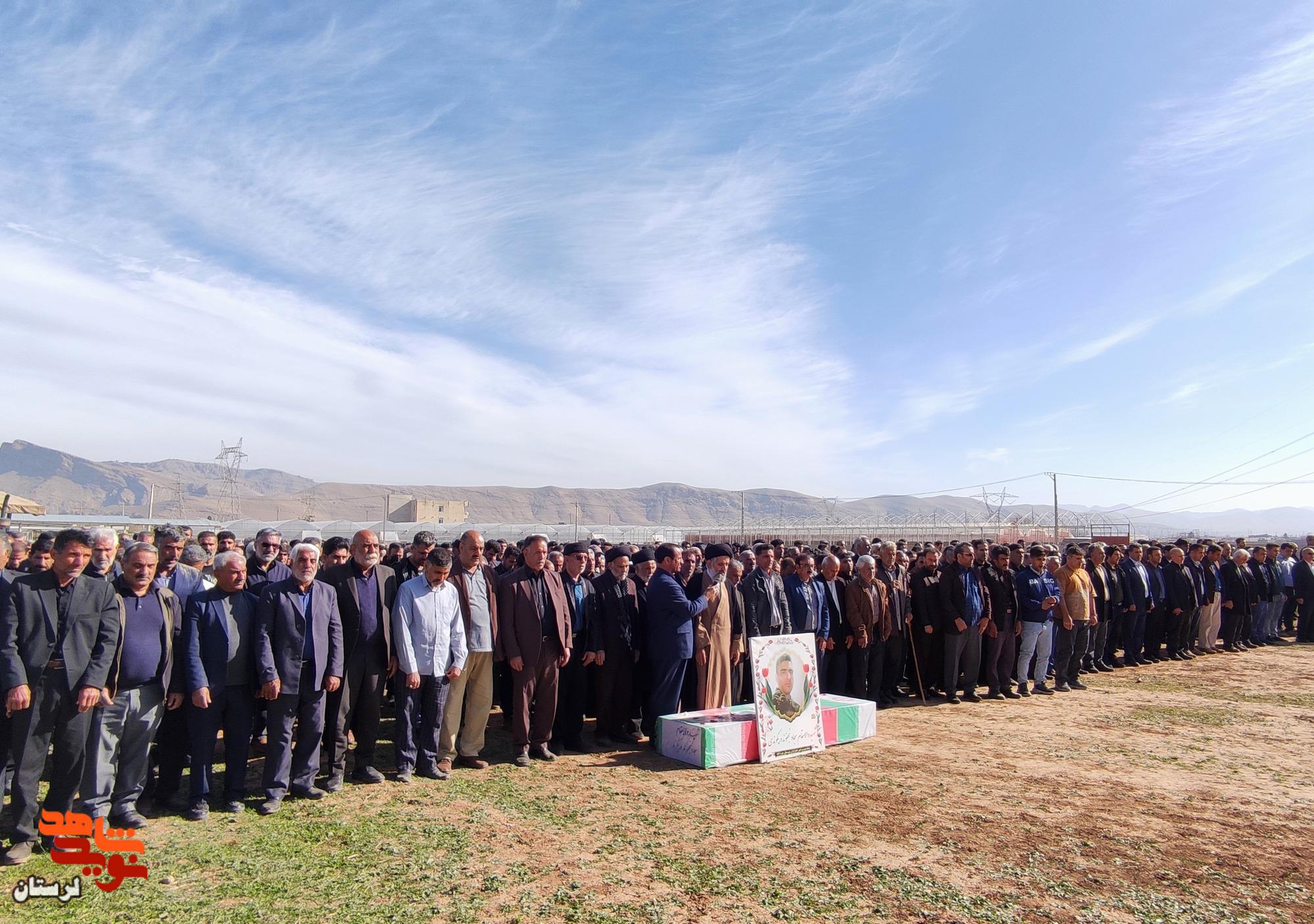 تشییع باشکوه پیکر شهید «سجاد نجفوند دریکوندی» در زادگاهش تشییع باشکوه پیکر شهید «سجاد نجفوند دریکوندی» در زادگاهش