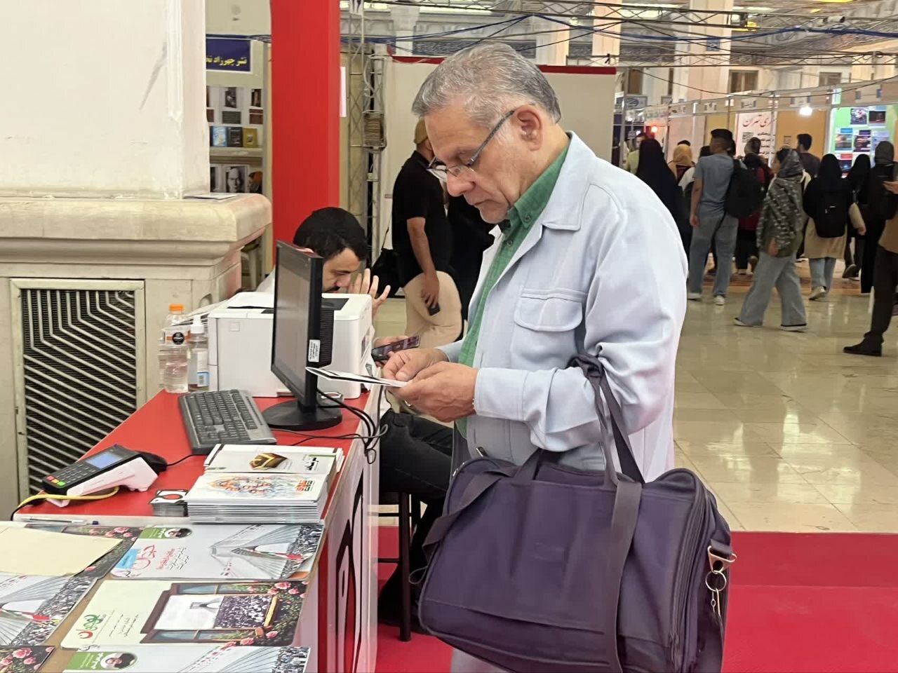 گزارش تصویری/غرفه نشر شاهد در چهارمین روز از نمایشگاه کتاب تهران