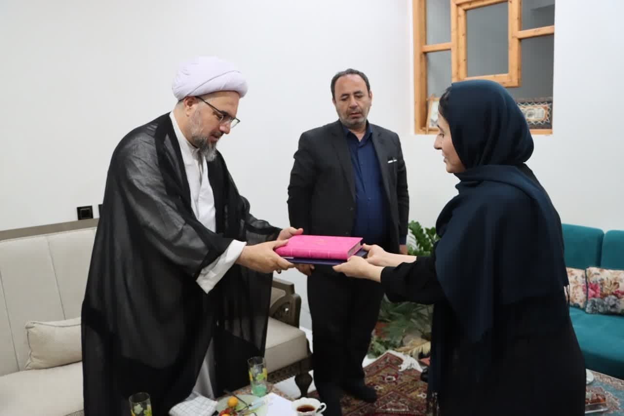 دیدار مسئول نماینده ولی فقیه در منطقه ۳ کشوری و مهندس جلیلی مدیرکل بنیاد شهید و امورایثارگران آذربایجان غربی با ۳ خانواده شهید در ارومیه + تصاویر