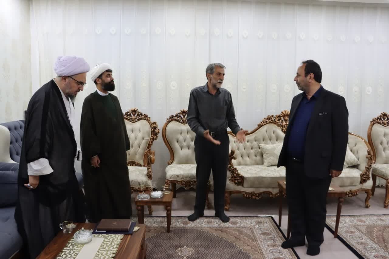دیدار مسئول نماینده ولی فقیه در منطقه ۳ کشوری و مهندس جلیلی مدیرکل بنیاد شهید و امورایثارگران آذربایجان غربی با ۳ خانواده شهید در ارومیه + تصاویر