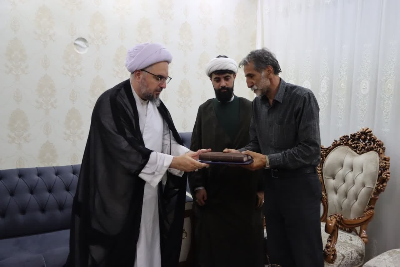 دیدار مسئول نماینده ولی فقیه در منطقه ۳ کشوری و مهندس جلیلی مدیرکل بنیاد شهید و امورایثارگران آذربایجان غربی با ۳ خانواده شهید در ارومیه + تصاویر