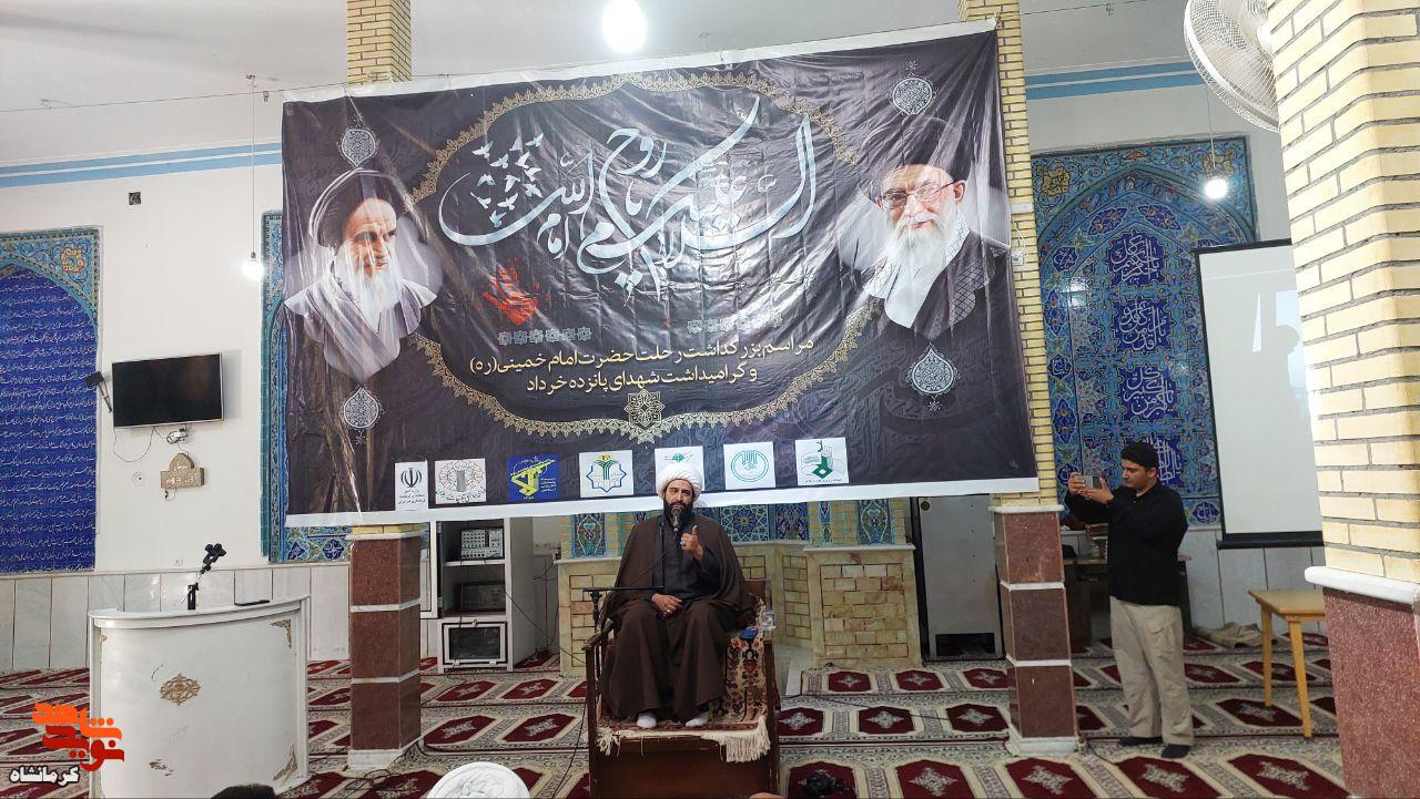 تصاویر| مراسم سالگرد ارتحال امام خمینی (ره) در مسجد جامع قصرشیرین تصاویر| مراسم سالگرد ارتحال امام خمینی (ره) در مسجد جامع قصرشیرین