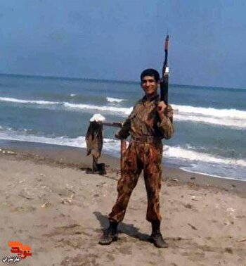 رهبر عظیم الشان را کمک کنید