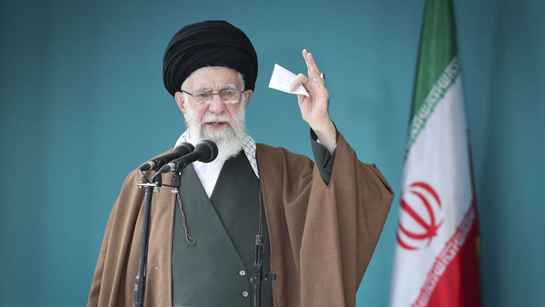 رهبر انقلاب: نیروهای مسلح رژیم رذل صهیونی را بیچاره خواهند کرد؛ همه‌ مردم پشتیبان آنها هستند