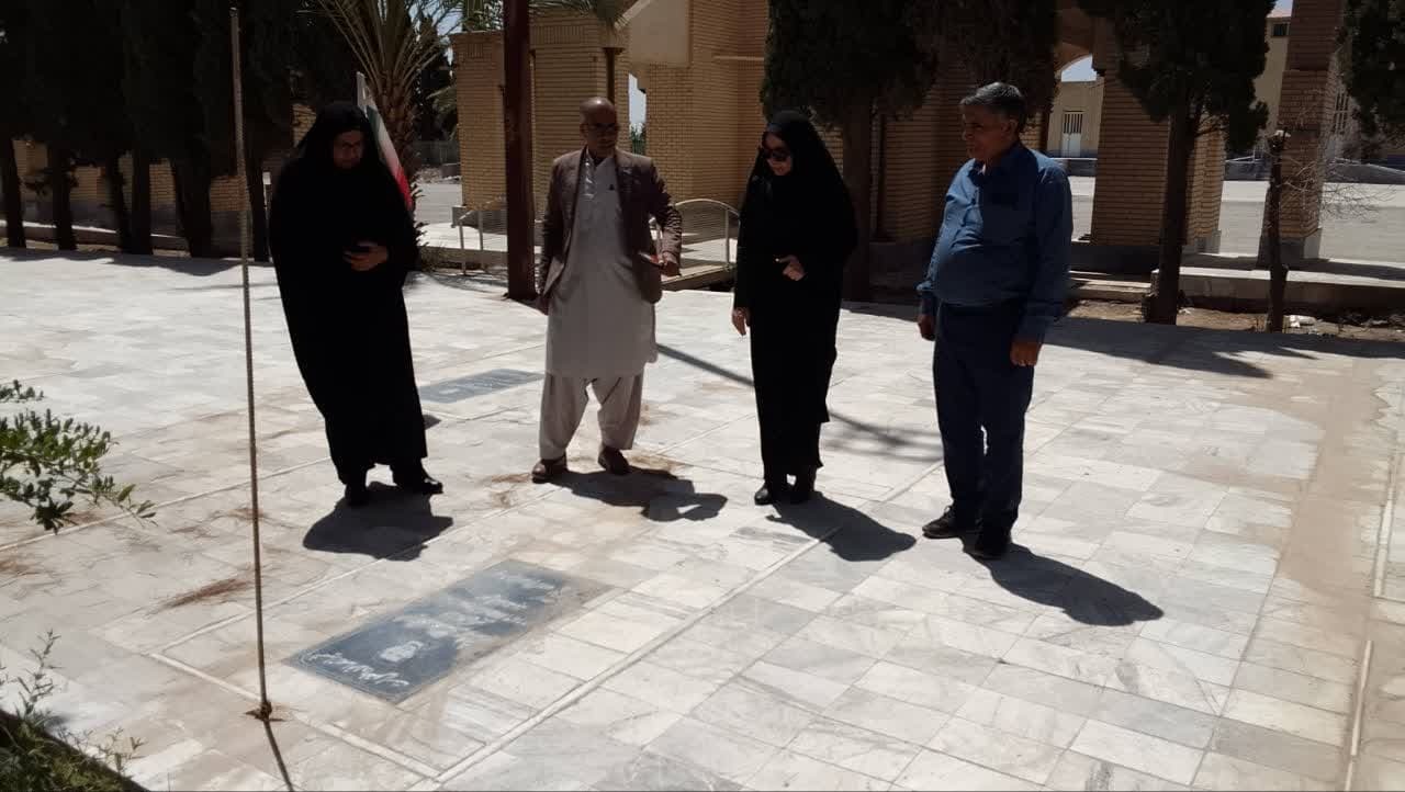 ادای احترام به مقام شامخ شهدا و رونمایی از تابلوی خیابان«شهید جمهور» در نخستین سالگرد شهادت آیت‌الله رئیسی در خاش