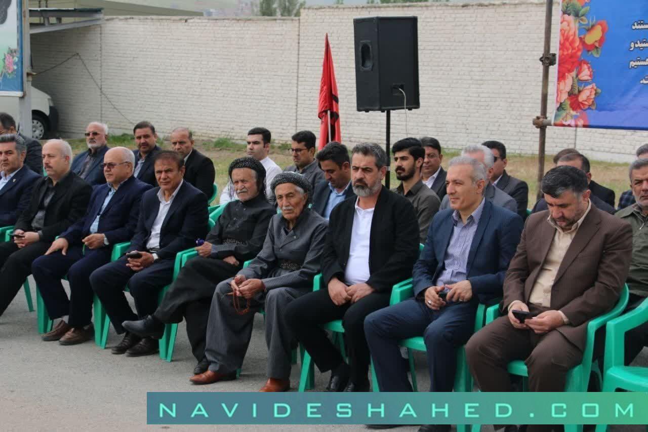 صبحگاه مشترک نیروهای مسلح و گلباران و غبارروبی مزار مطهر شهدای شهرستان مهاباد
