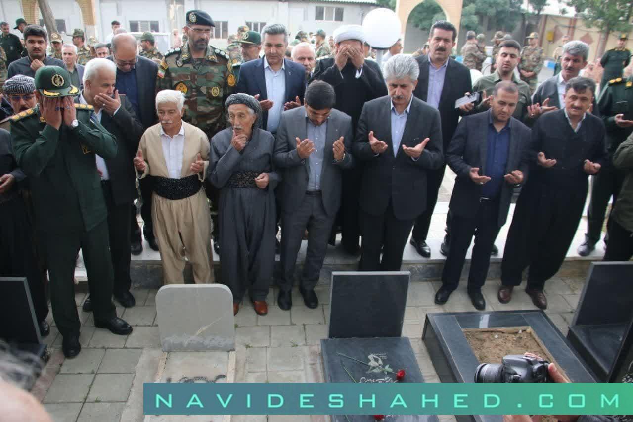 صبحگاه مشترک نیروهای مسلح و گلباران و غبارروبی مزار مطهر شهدای شهرستان مهاباد