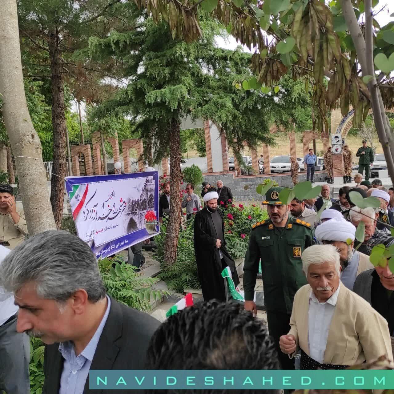 صبحگاه مشترک نیروهای مسلح و گلباران و غبارروبی مزار مطهر شهدای شهرستان مهاباد