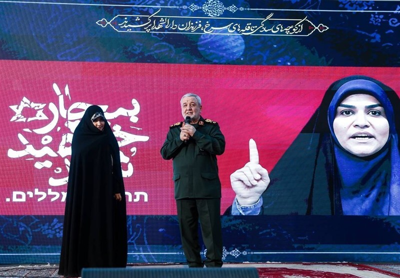 همسر شهید شادمانی در پایان به وصیت‌نامه این شهید اشاره و خاطرنشان کرد: شهید شادمانی وصیت کرده بود که در همدان تشییع شود که الحمدلله این مراسم با حضور پرشور همدانی‌ها صورت گرفت.