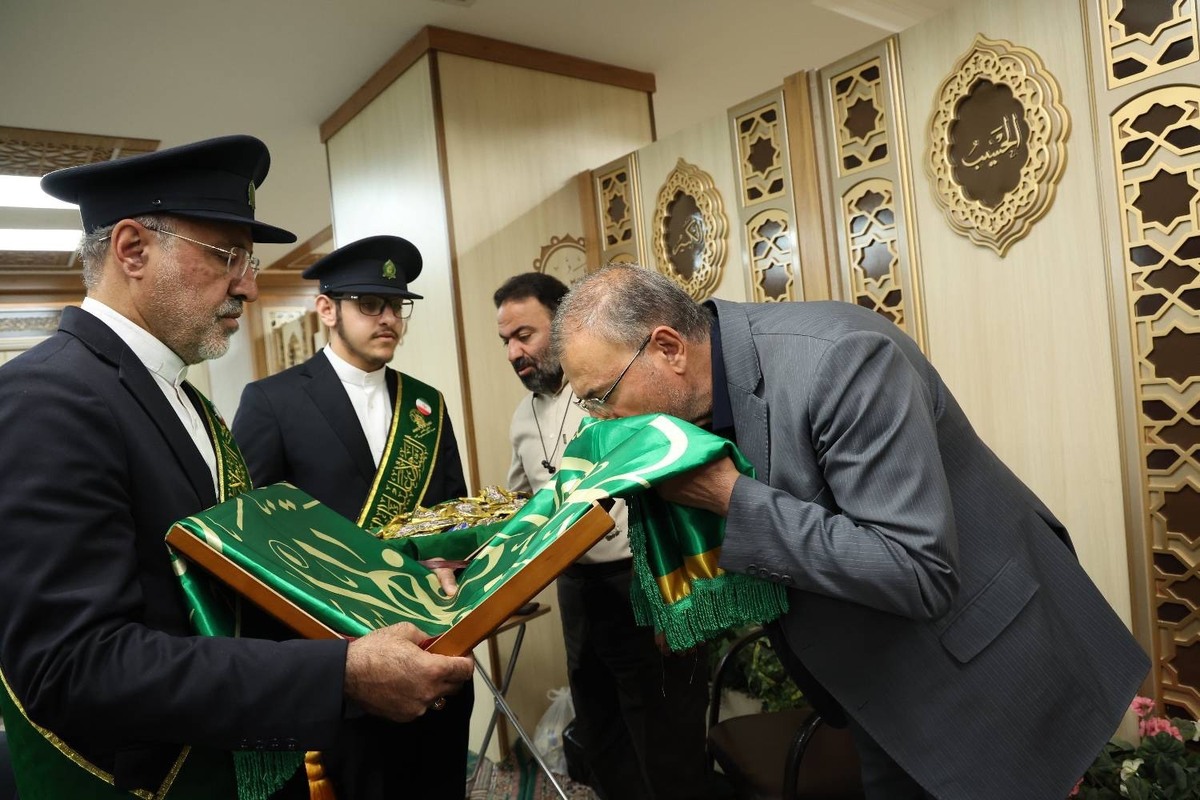 دیدار خادمان آستان مقدس حضرت معصومه (س) با رئیس و کارکنان بنیاد شهید و امور ایثارگران+تصاویر