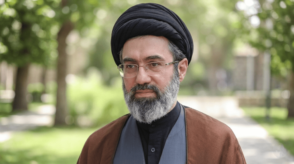 ابلاغ پیام رهبر انقلاب به خانواده شهدای مدرسه میناب