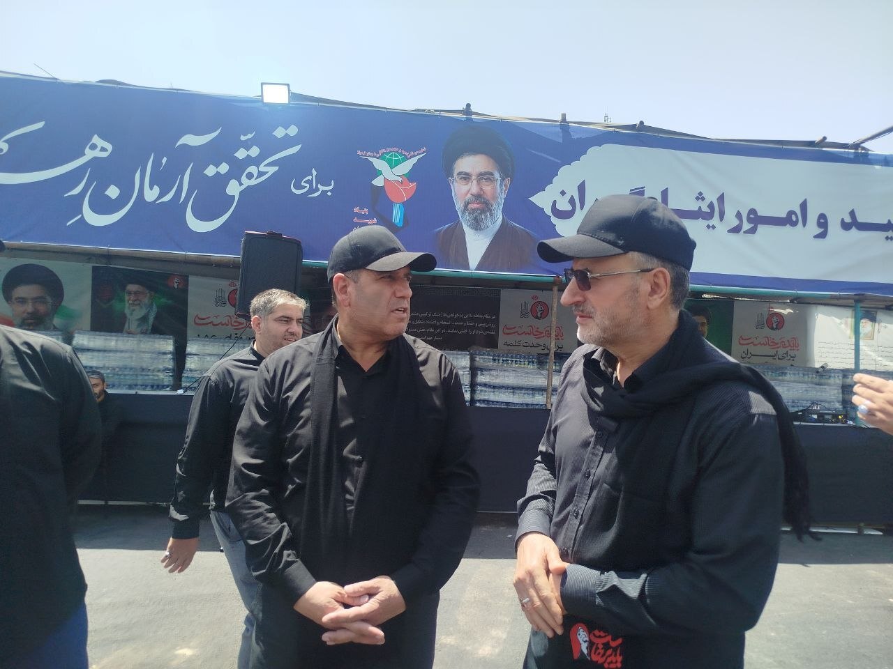 ویدئو/ بازید میدانی معاون فرهنگی بنیاد شهید از محل‌های استقرار امکانات خدمات‌رسانی به زائران مراسم تشییع «رهبر شهید»