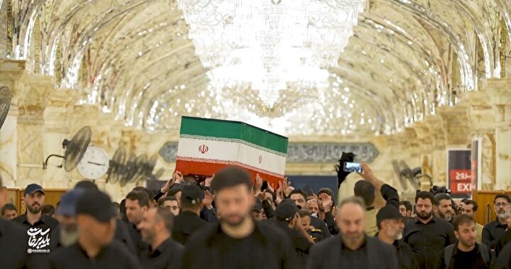 کلیپ/قاب‌هایی از تشییع و اقامهٔ نماز بر پیکرهای شهدای خانوادۀ آقای شهید ایران در حرم امیرالمومنین(ع)