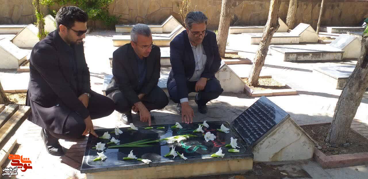 مراسم «میهمانی لالهها» در گلزار شهدای ارومیه مراسم «میهمانی لالهها» در گلزار شهدای ارومیه