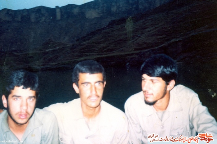 نفر وسط : شهید محمود مرادی 