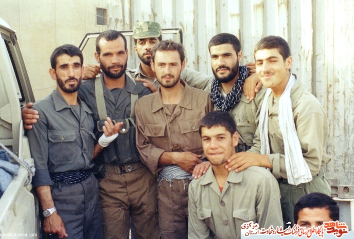 نفر سوم از راست شهید علی اکبر رجایی