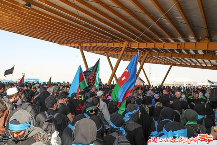 تصاویری از حضور و خدمت رسانی به زائران امام حسین(ع)