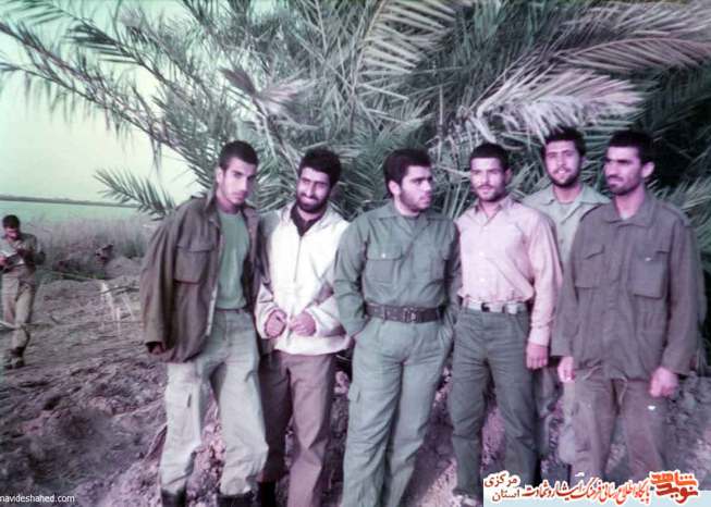 از چپ: جواد محمدی - اکبر محمدی - شهید سید مهدی موسوی - شهید مسعود مرادی - داوود غلامی - شهید علیمحمد محمدی