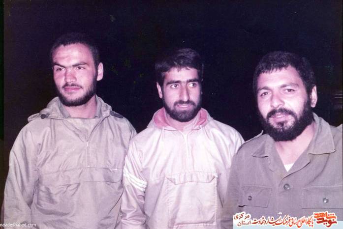 از چپ: مرحوم صادق دوخایی - شهید اکبر محمدی -...