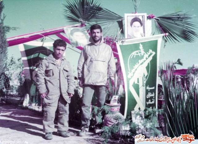 نفر سمت راست: شهید مسعود مرادی