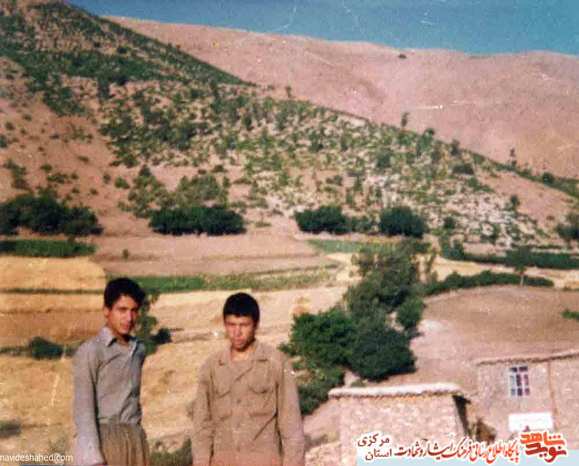 نفر سمت راست: شهید علیرضا قربانعلی