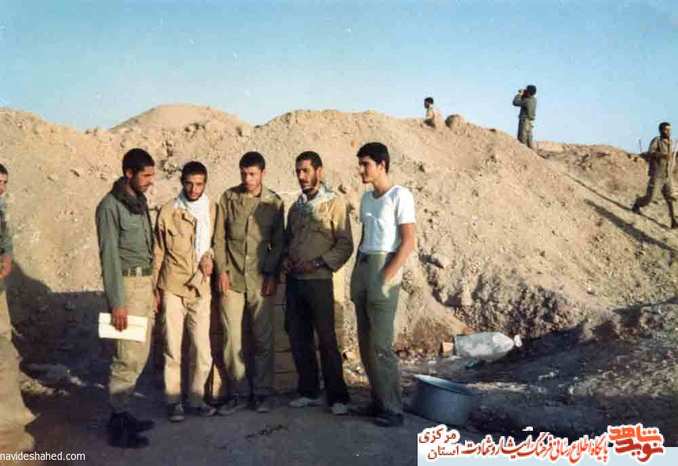 از چپ: شهید مهدی ناصری - سید مرتضی شاهرخی - شهید علیرضا قربانلی - محمود نیک نژاد - محمود عارفی