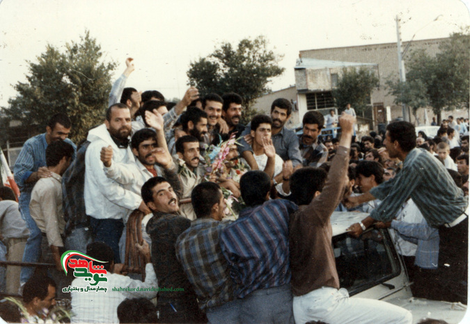 لحظات بازگشت آزادگان چهارمحال و بختیاری به میهن اسلامی 