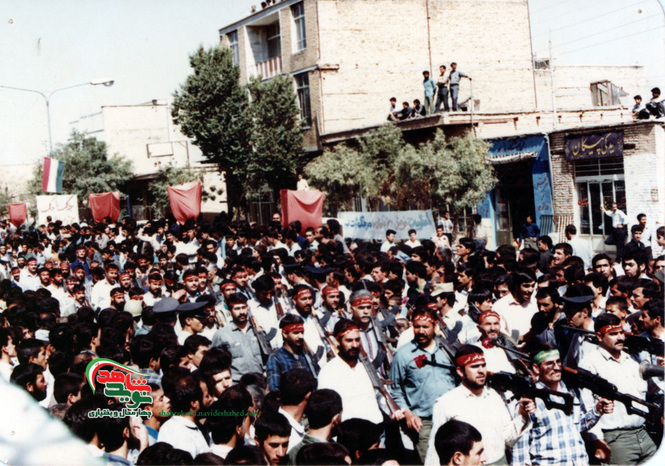 لحظه بازگشت آزادگان چهارمحال و بختیاری به میهن اسلامی 
