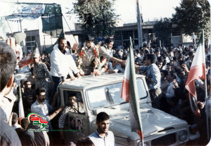 لحظه بازگشت آزادگان چهارمحال و بختیاری به میهن اسلامی 