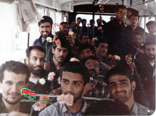 لحظه بازگشت آزادگان چهارمحال و بختیاری به میهن اسلامی 