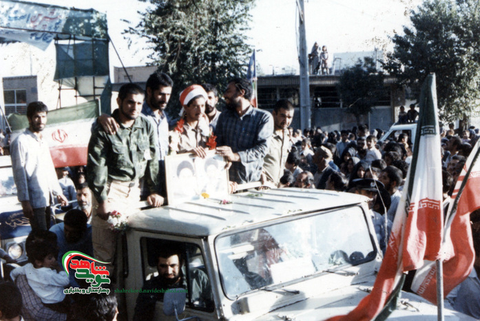 لحظه بازگشت آزادگان چهارمحال و بختیاری به میهن اسلامی 